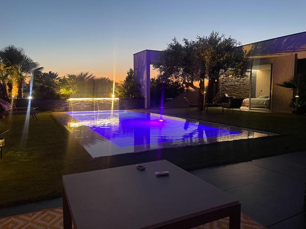 Saint-Just-Saint-Rambert : Maison d'architecte d'exception avec piscine miroir !