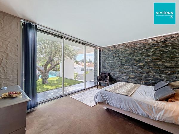 Saint-Just-Saint-Rambert : Maison d'architecte d'exception avec piscine miroir !