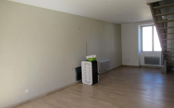 Maison à louer    5 pièces •  Saint-Yrieix-la-Perche