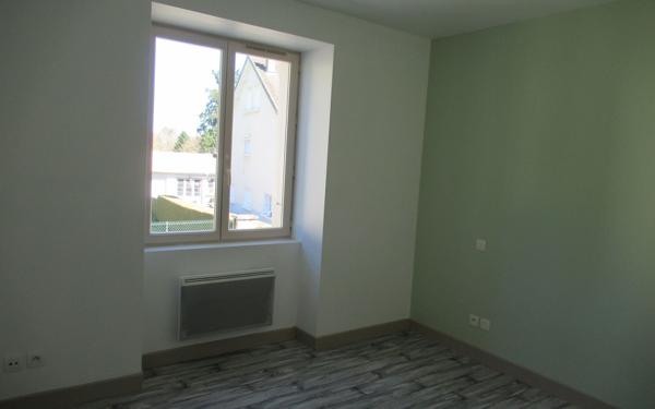 Maison à louer    5 pièces •  Saint-Yrieix-la-Perche