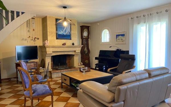 Maison à vendre    5 pièces •  Saint-Loubès