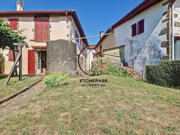 Garris (64120) Ensemble immobilier composé de 2 maisons