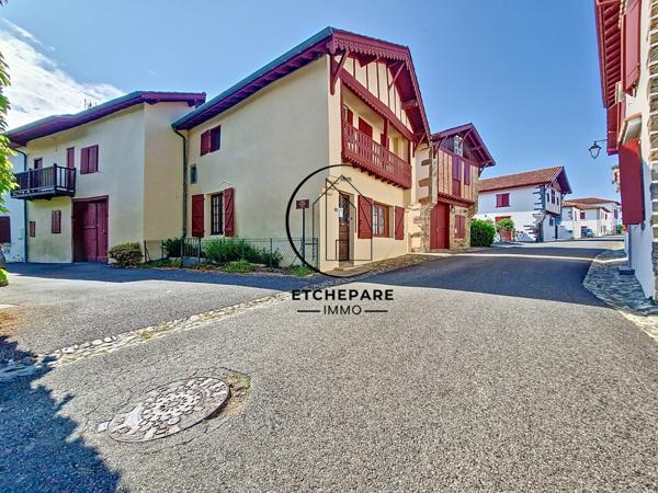 Garris (64120) Ensemble immobilier composé de 2 maisons