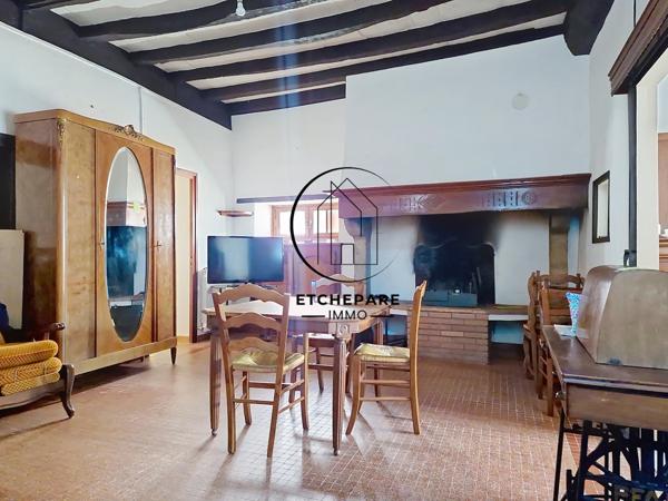 Garris (64120) Ensemble immobilier composé de 2 maisons