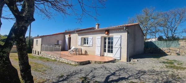 Maison à louer    3 pièces •  Saint-Alban-Auriolles