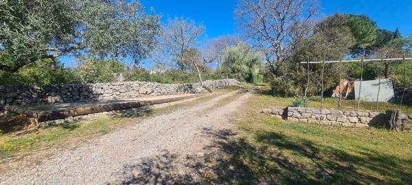 Maison à louer    3 pièces •  Saint-Alban-Auriolles