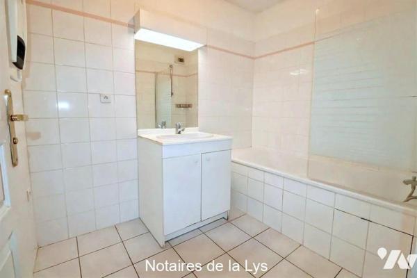 Bel appartement f3 dans résidence calme et de bon standing, comprenant: 
entrée, séjour donnan...
