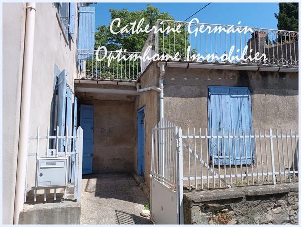 A Malves-en-Minervois, en exclusivité : maison de village de caractère à réinventer avec cour, terrasse et dépendances.