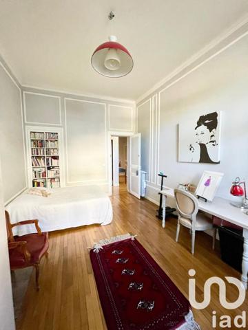 Appartement 6 pièces de 156 m² à Paris (75007)