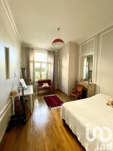 Appartement 6 pièces de 156 m² à Paris (75007)