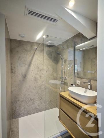 Maison à vendre  6 pièces - 222,75 m 2   SIX FOURS LES PLAGES  - 83