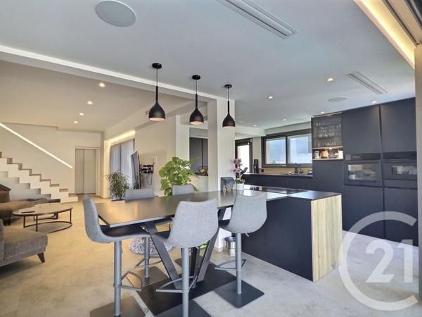 Maison à vendre  6 pièces - 222,75 m 2   SIX FOURS LES PLAGES  - 83