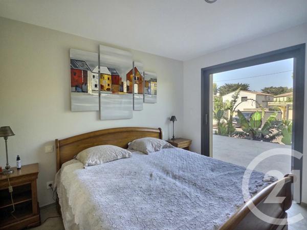 Maison à vendre  6 pièces - 222,75 m 2   SIX FOURS LES PLAGES  - 83