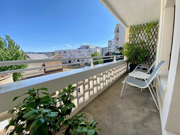 T2 avec balcons et stationnement - Clermont-Province