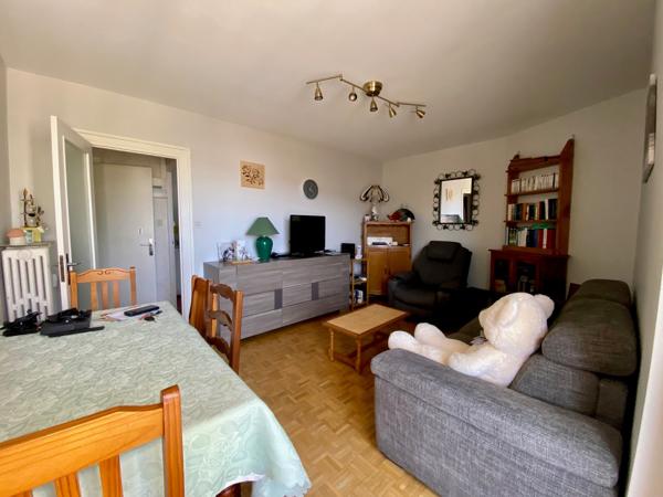 T2 avec balcons et stationnement - Clermont-Province