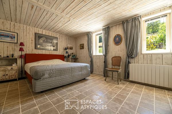 Maison de hameau en pierre et son extérieur envoutant