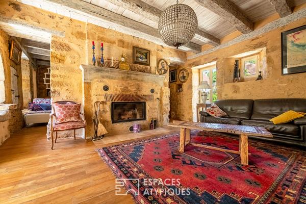 Maison de hameau en pierre et son extérieur envoutant