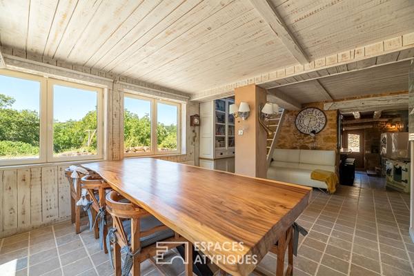 Maison de hameau en pierre et son extérieur envoutant