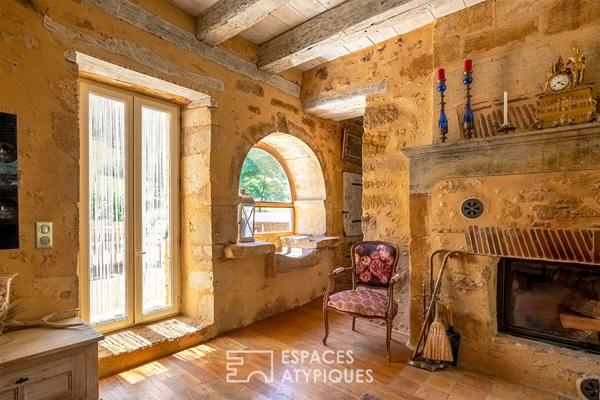 Maison de hameau en pierre et son extérieur envoutant