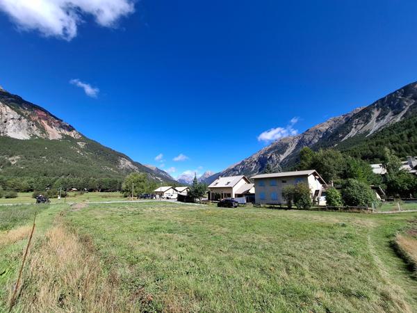 Terrain constructible - 1136 m² - MONTGENEVRE « Les Alberts »