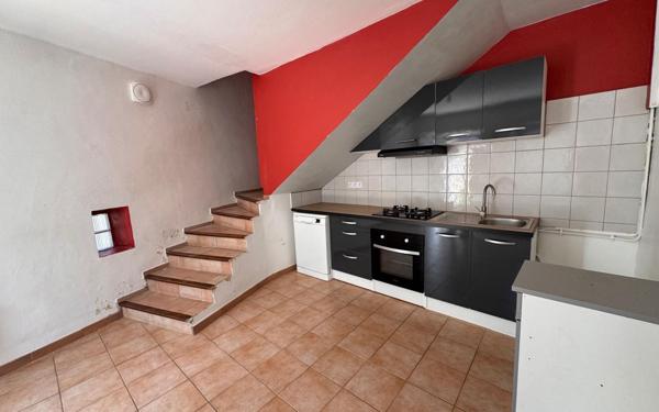 Maison à louer    3 pièces •  Saint-Victor-de-Malcap