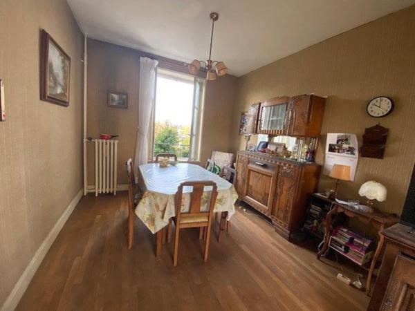 Maison de ville à rénover à Saint-Max