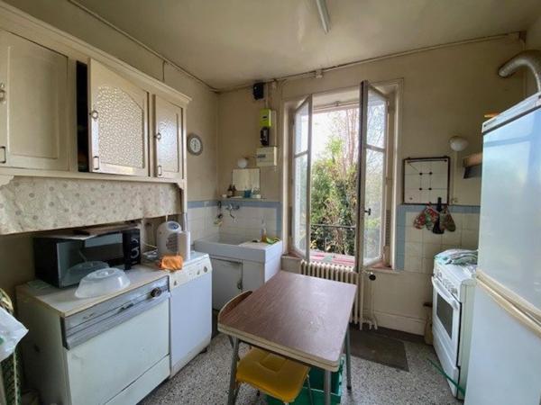 Maison de ville à rénover à Saint-Max