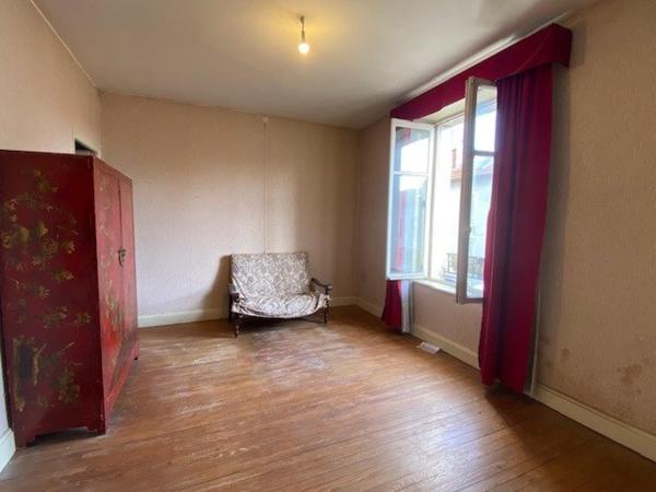 Maison de ville à rénover à Saint-Max