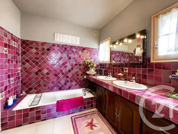 Maison à vendre  5 pièces - 189,35 m 2   ST JEANNET  - 06