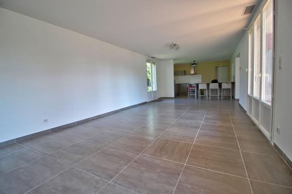 BOÉ - Maison plain-pied rénovée de 4 chambres de 123m² avec garage et jardin.