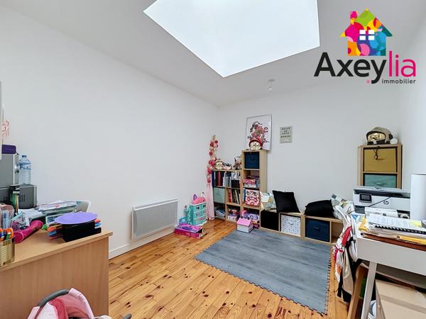A LOUER - NEULISE - MAISON DE 108m² AVEC 3 CHAMBRES, SOUS-SOL ET JARDIN