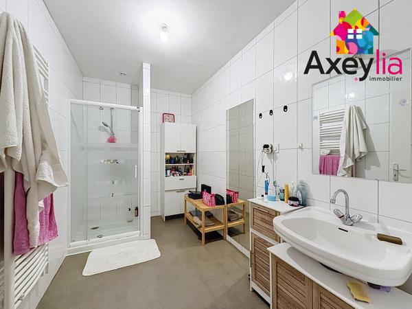 A LOUER - NEULISE - MAISON DE 108m² AVEC 3 CHAMBRES, SOUS-SOL ET JARDIN