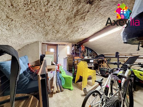 A LOUER - NEULISE - MAISON DE 108m² AVEC 3 CHAMBRES, SOUS-SOL ET JARDIN