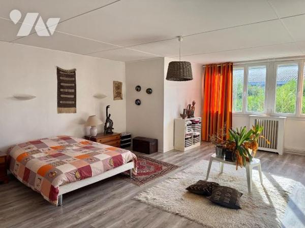 Maison familiale 223 m² avec garage et jardin - Sainte-Savine

À vendre à Sainte-Savine (1030...