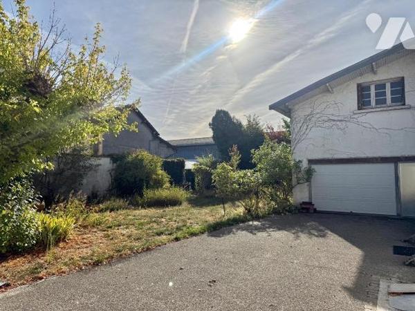 Maison familiale 223 m² avec garage et jardin - Sainte-Savine

À vendre à Sainte-Savine (1030...