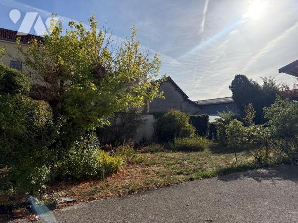 Maison familiale 223 m² avec garage et jardin - Sainte-Savine

À vendre à Sainte-Savine (1030...
