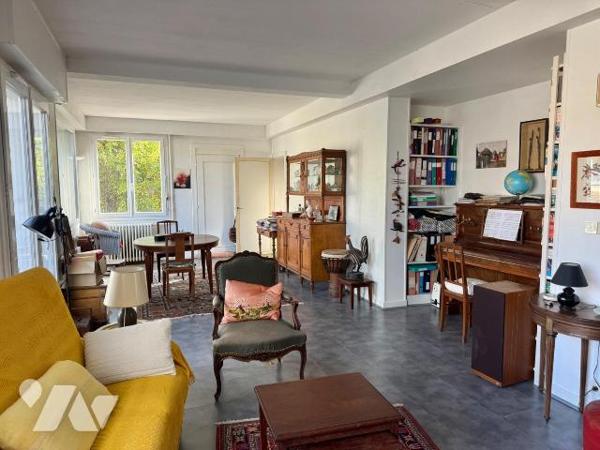 Maison familiale 223 m² avec garage et jardin - Sainte-Savine

À vendre à Sainte-Savine (1030...