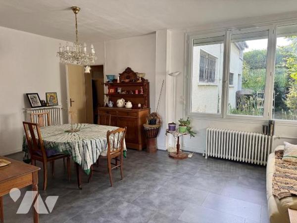 Maison familiale 223 m² avec garage et jardin - Sainte-Savine

À vendre à Sainte-Savine (1030...