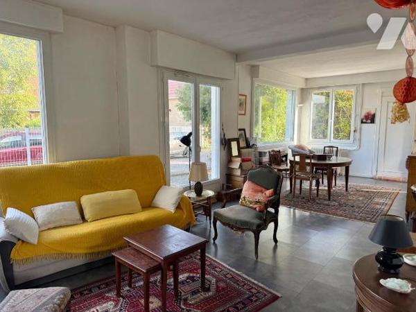 Maison familiale 223 m² avec garage et jardin - Sainte-Savine

À vendre à Sainte-Savine (1030...