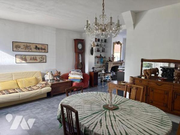 Maison familiale 223 m² avec garage et jardin - Sainte-Savine

À vendre à Sainte-Savine (1030...