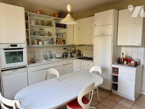 Maison familiale 223 m² avec garage et jardin - Sainte-Savine

À vendre à Sainte-Savine (1030...
