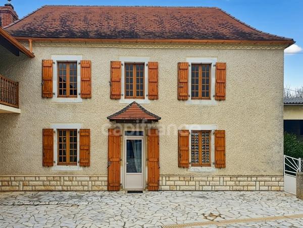 Dpt Pyrénées Atlantiques (64), à vendre PROCHE ARZACQ - MALAUSSANNE maison P6 177 m², 1 appartement de 60 m² sur un terrain de 8 243 m²