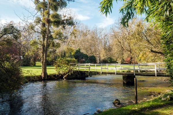 Moulin du XVe Siècle Réinventé aux Portes de Poitiers