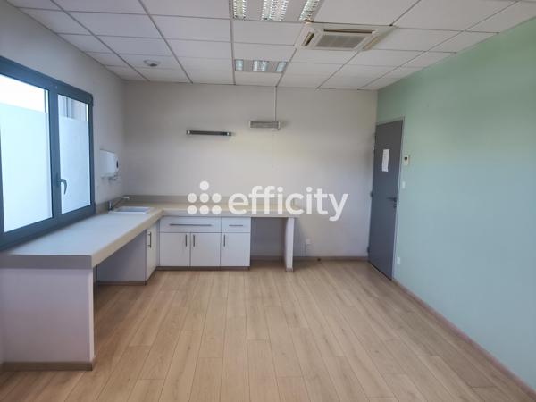 Local Commercial 10 pièces - 360 m²