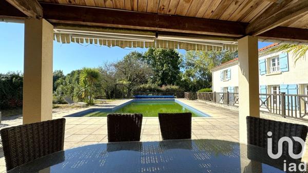 Longère 6 pièces de 169 m² à Sérigné (85200)