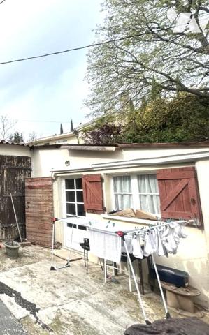 Maison T4 -1 studio-2 Garages-1 Hangar