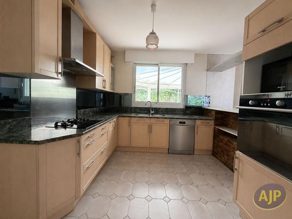 Maison à vendre Sautron - 6 pièces, 154m² avec 4 chambre(s) à 430 000€ - AJP Immobilier Sautron