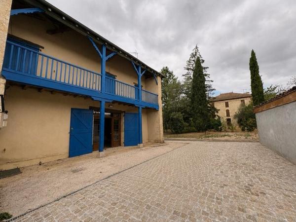 Maison à louer 900 € CC Pavie 4 p 99 m² DPE D