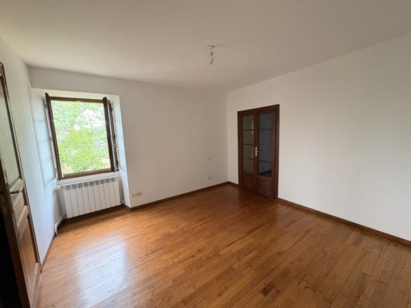 Maison à louer 900 € CC Pavie 4 p 99 m² DPE D