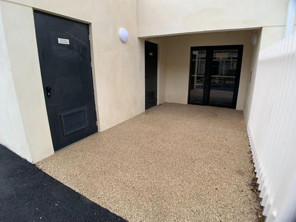 APPARTEMENT T2 A LOUER - BLOIS - EN RÉSIDENCE DE STANDING AVEC ASC, BALCON/TERRASSE, PARKING EN SS